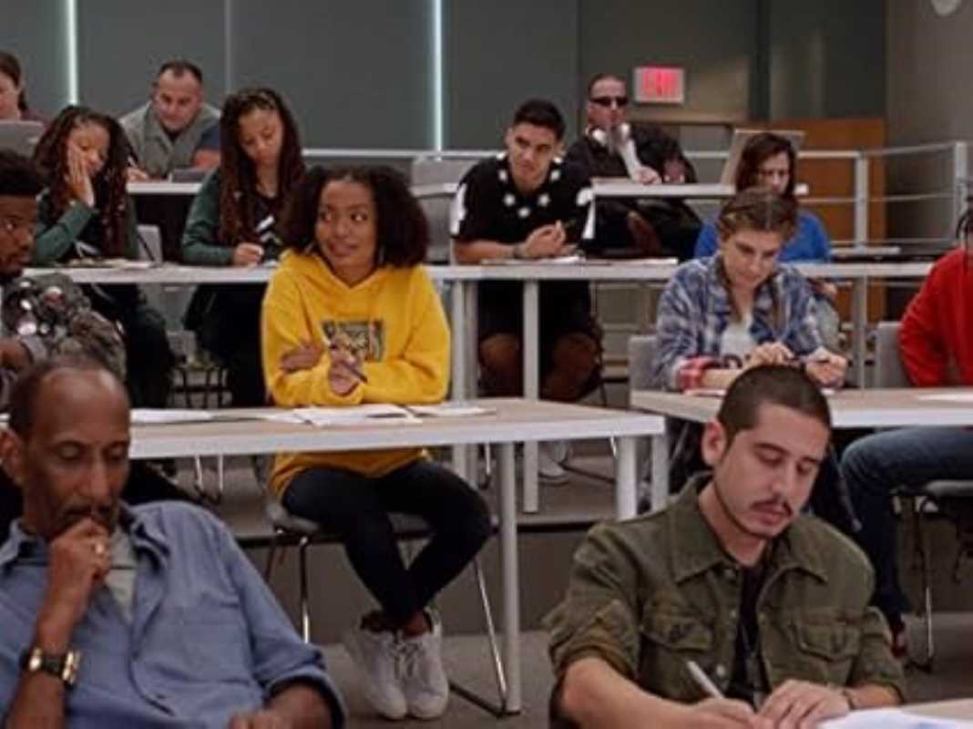 10 TV Shows That Take Place on a College Campus